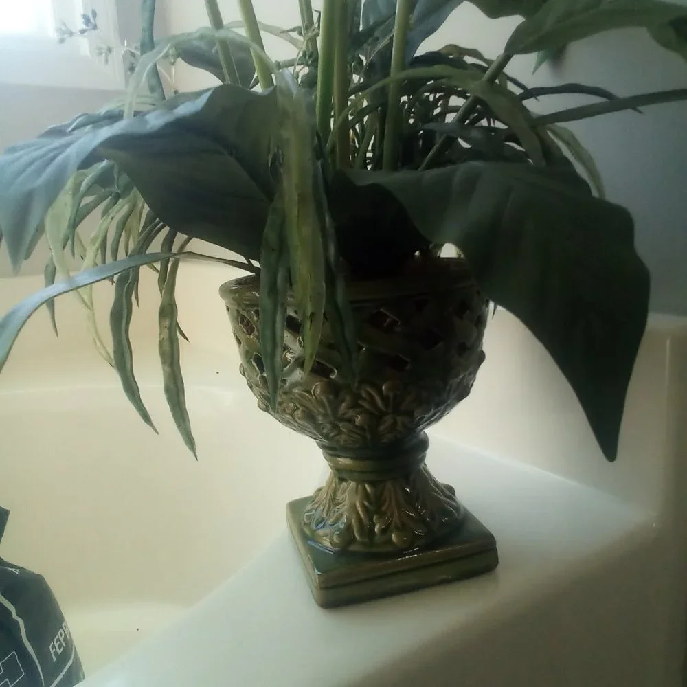 👵EUC VINTAGE calla lily faux FLOWER ARRANGEMENT